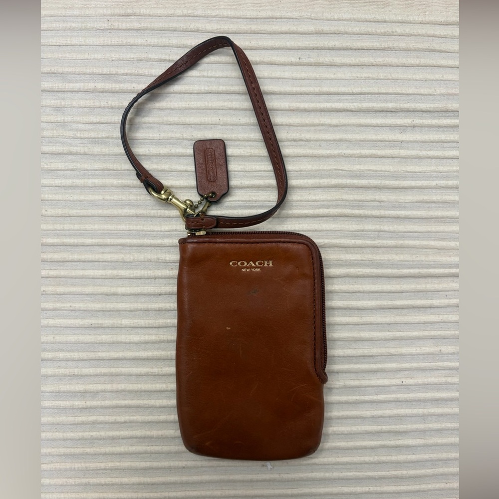 COACH Wristlet brown zipper closure w clasp on leather strap